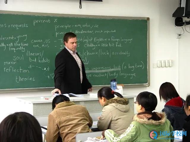 为什么国际学校学费这么贵、还受家长欢迎？