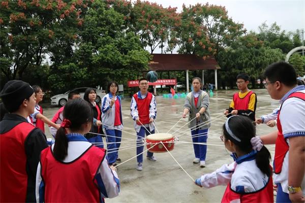 成都七中万达学校国际部户外活动日：秋景引闲步，山游不知疲