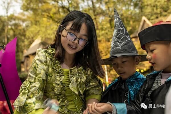 晨山学校英语教学活动：走进Halloween，感受多元文化