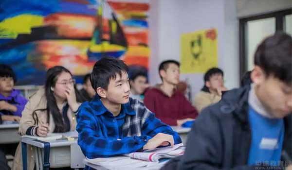 上海中加枫华国际学校 ：点击解锁中加枫华国际学校Alevel课程学习日常