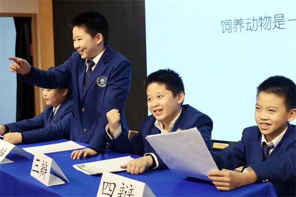 新东方国际双语学校小学辩论队迎战中学专场，连获最佳辩手！