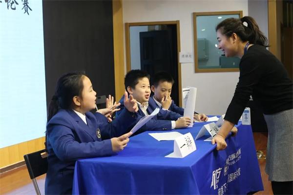 新东方国际双语学校小学辩论队迎战中学专场，连获最佳辩手！