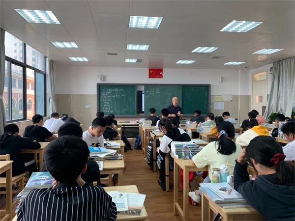 宁乡市碧桂园学校新课程改革：双语高中深化课堂教学改革—化学篇