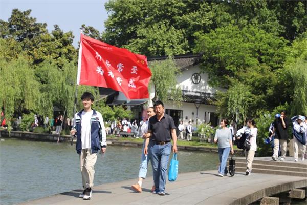 杭州市实验外国语学校高中部用远足感受青春的力量！