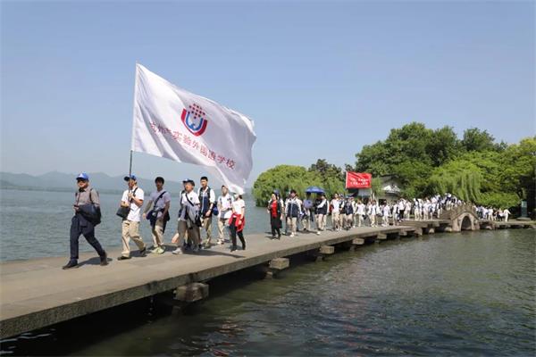 杭州市实验外国语学校高中部用远足感受青春的力量！