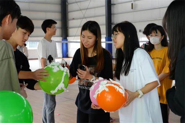 广州亚加达国际预科学生做自己，享受充满创造力的生活