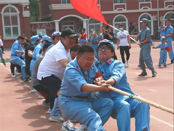 北京爱迪国际学校红星闪闪，与爱同行，小小红军庆党生！