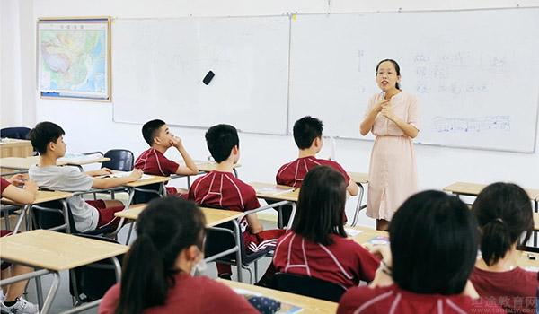 武汉三牛中美中学 ：师生共同喜迎武汉三牛中美中学新学年！