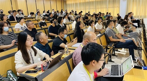 北大附属嘉兴实验学校新学年的第一次聚会，听听家长们怎么说？