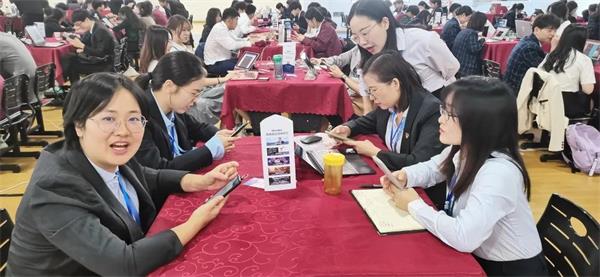 宜昌龙盘湖国际学校-看“校园群雄”赛场争霸，观“商业大咖”一展风华