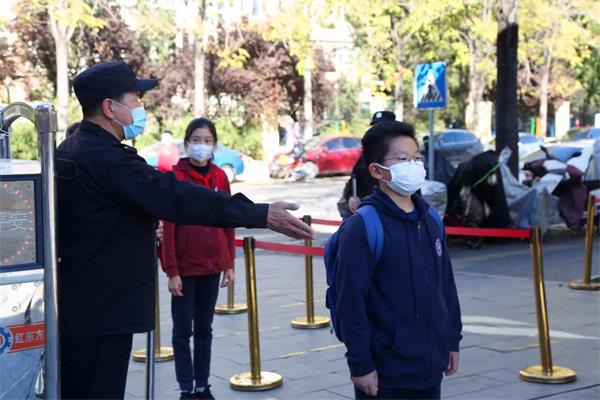 北京力迈中美国际学校启动防疫演练，校园防范常态化