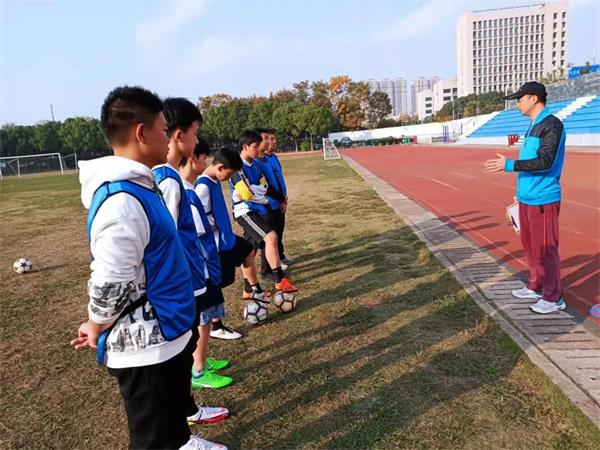 祝贺武汉睿升学校国际班吴浩然同学喜获市运会击剑项目金牌！