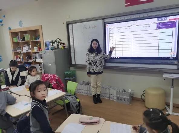 万科双语学校小学部经济学与数学课程                