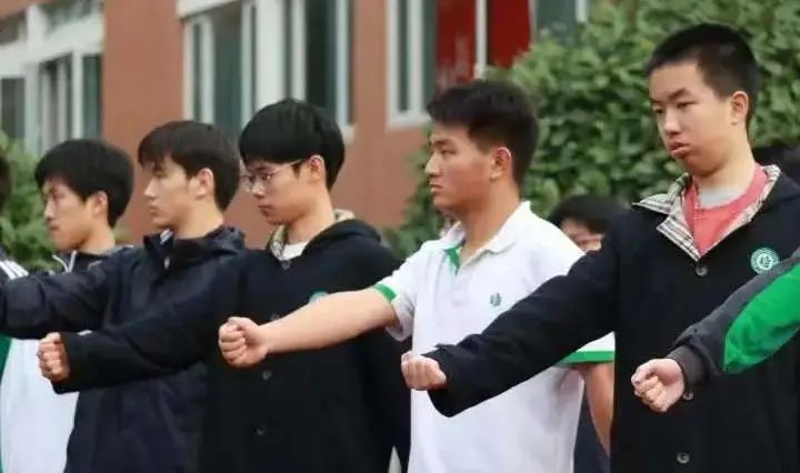 华东师范大学第二附属中学2021学年第一学期精彩回顾                