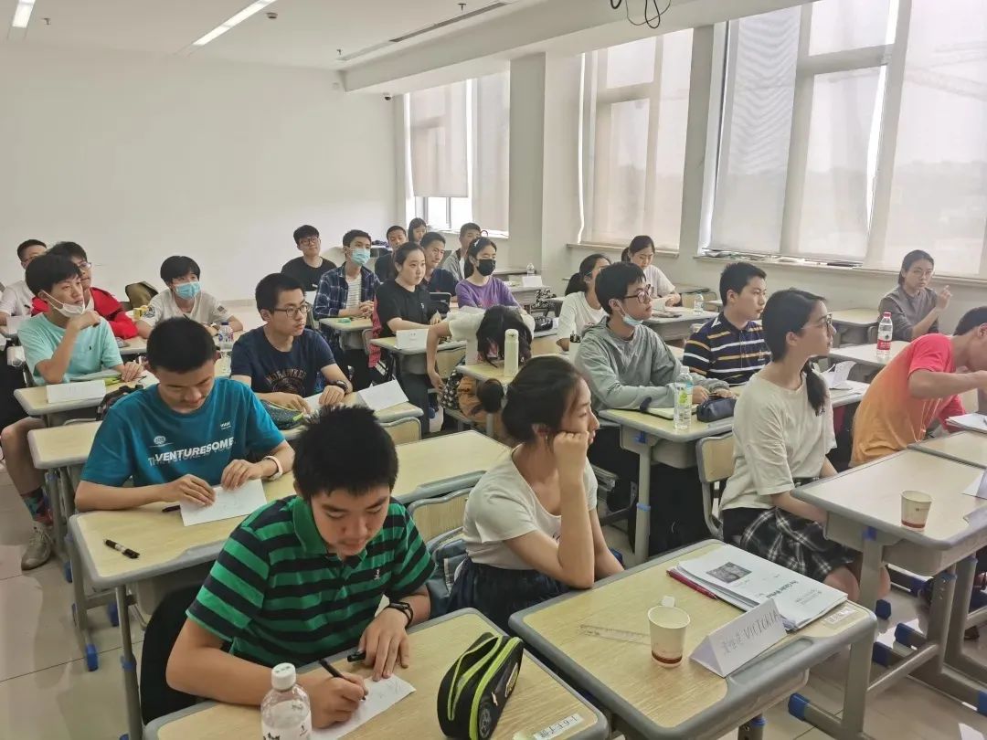 华东师范大学第二附属中学2021学年第一学期精彩回顾                