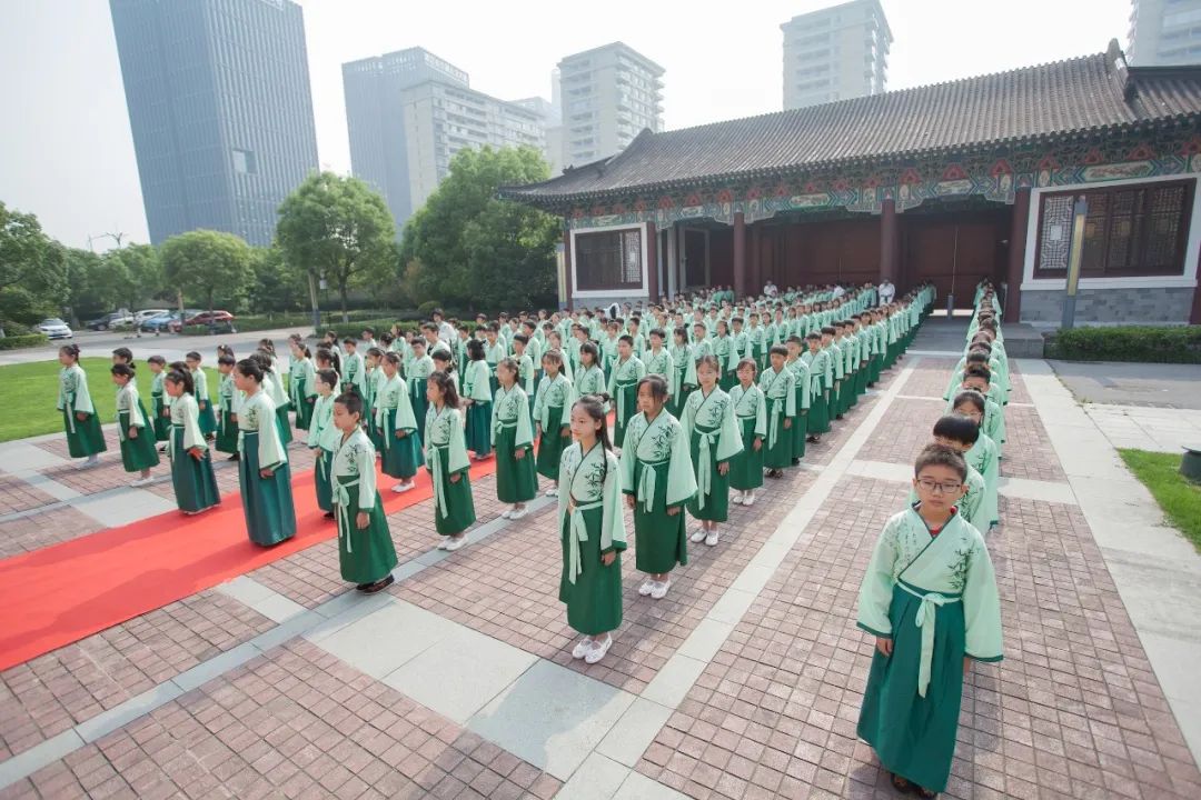 心怀感恩，礼赞成长——我校本真部举行四年级“十岁成长礼”活动                