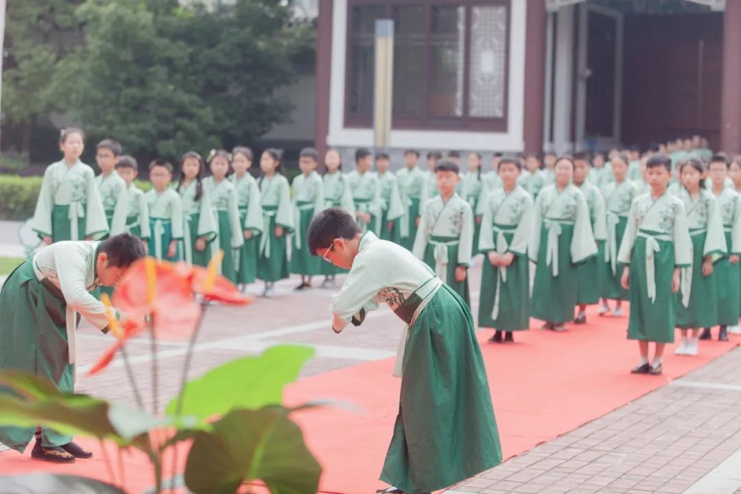 心怀感恩，礼赞成长——我校本真部举行四年级“十岁成长礼”活动                