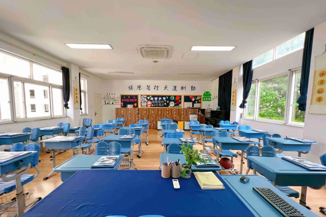 西浦附属学校初中部2022级新生班级团建                