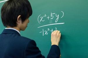 北京德闳学校高中2023年春季招生可申请的年级 _ 北京德闳学校