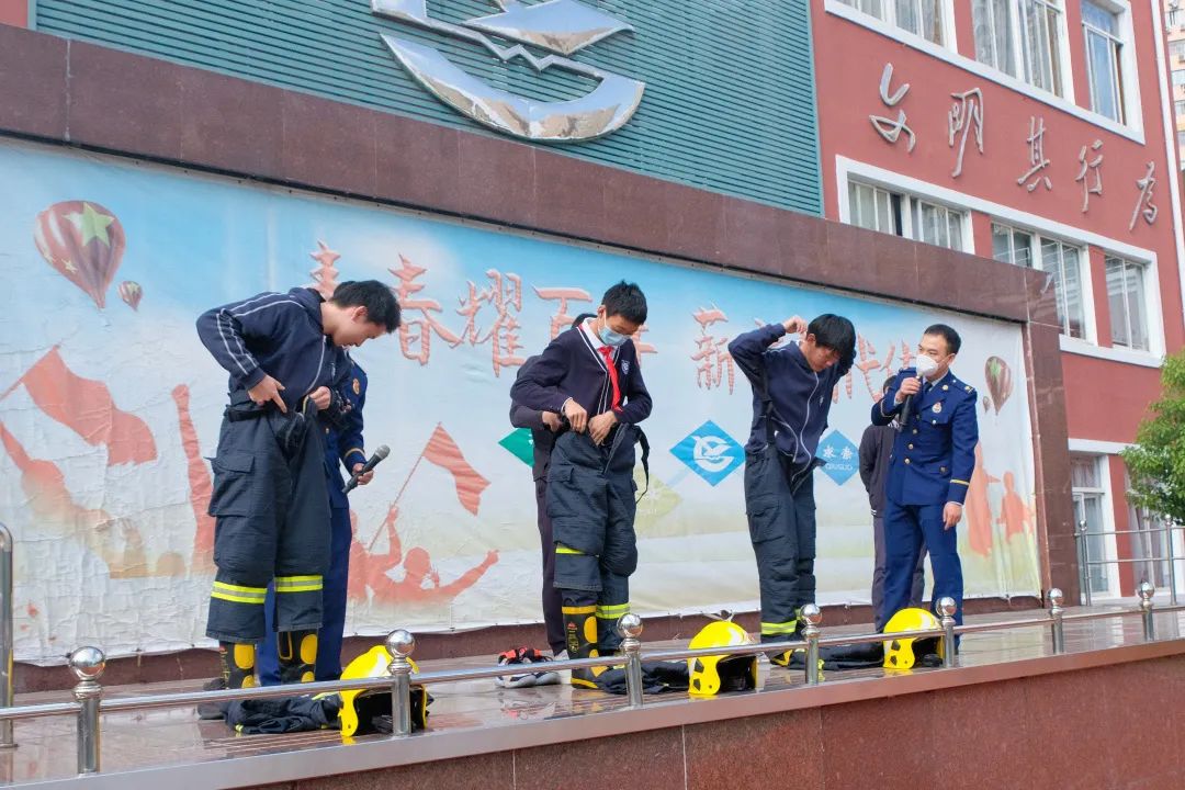 记上海市西南位育中学国际部举行消防疏散演习活动                