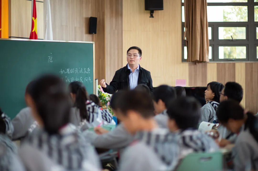 记2022学年上海市世界外国语中学“百花杯”青年教师教学评比                