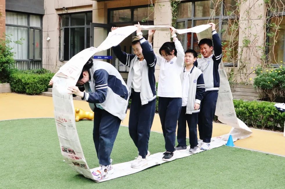 杭州育海外国语：“风雨同行”活动                