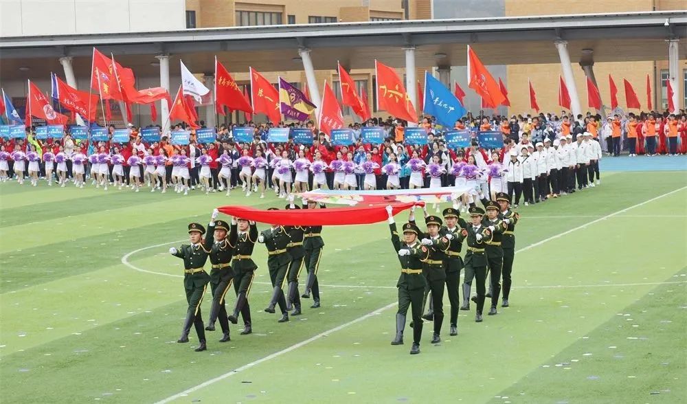 青岛为明学校举行田径运动会                